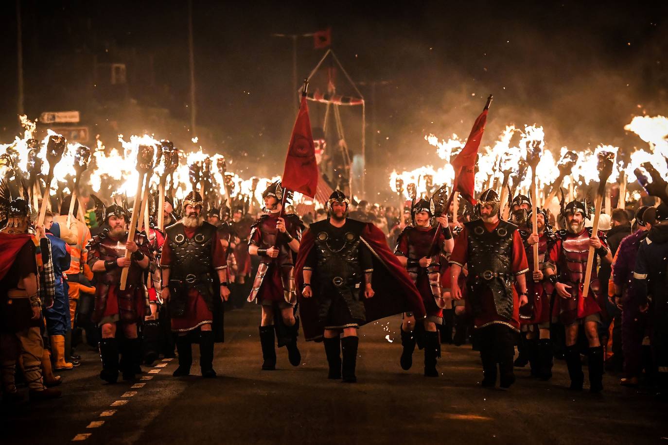 Fotos: Los vikingos desfilan por las calles de Escocia