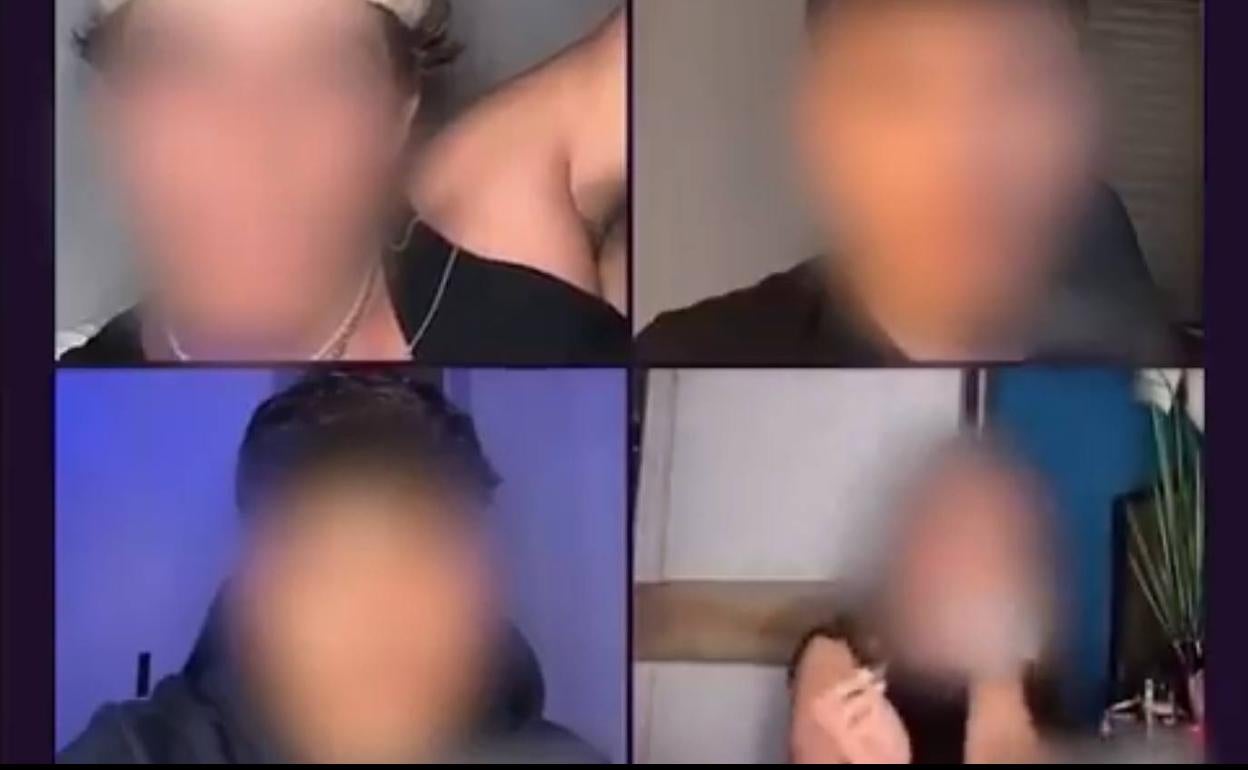 Captura del directo de TikTok en el que abofetearon a la influencer Simona.