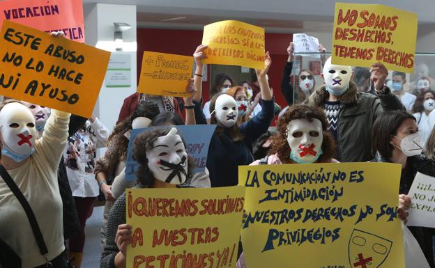 El personal sanitario del HUCA ha vuelto a movilizarse en señal de protesta por sus condiciones de trabajo.