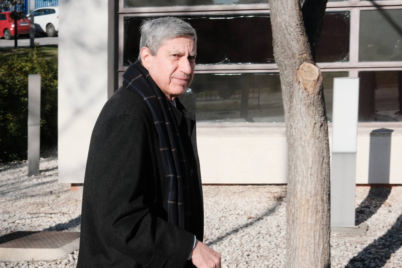 Fotos: Emotivo adiós al economista asturiano Juan Velarde