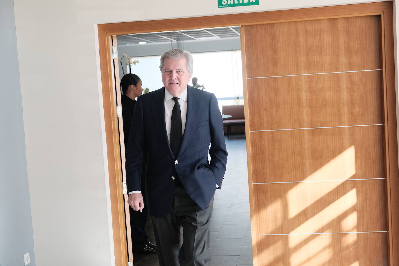 Fotos: Emotivo adiós al economista asturiano Juan Velarde