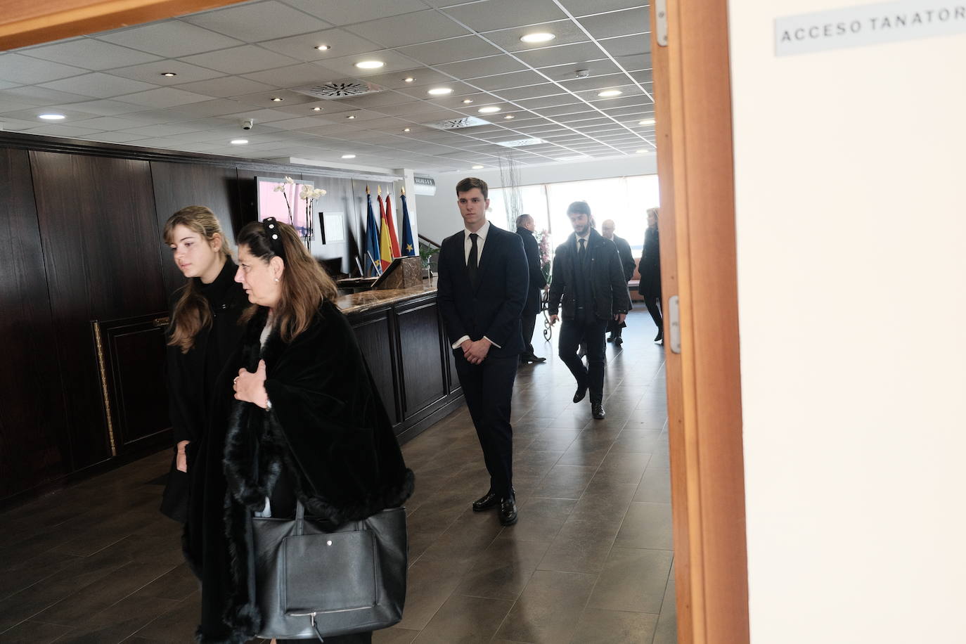 Fotos: Emotivo adiós al economista asturiano Juan Velarde