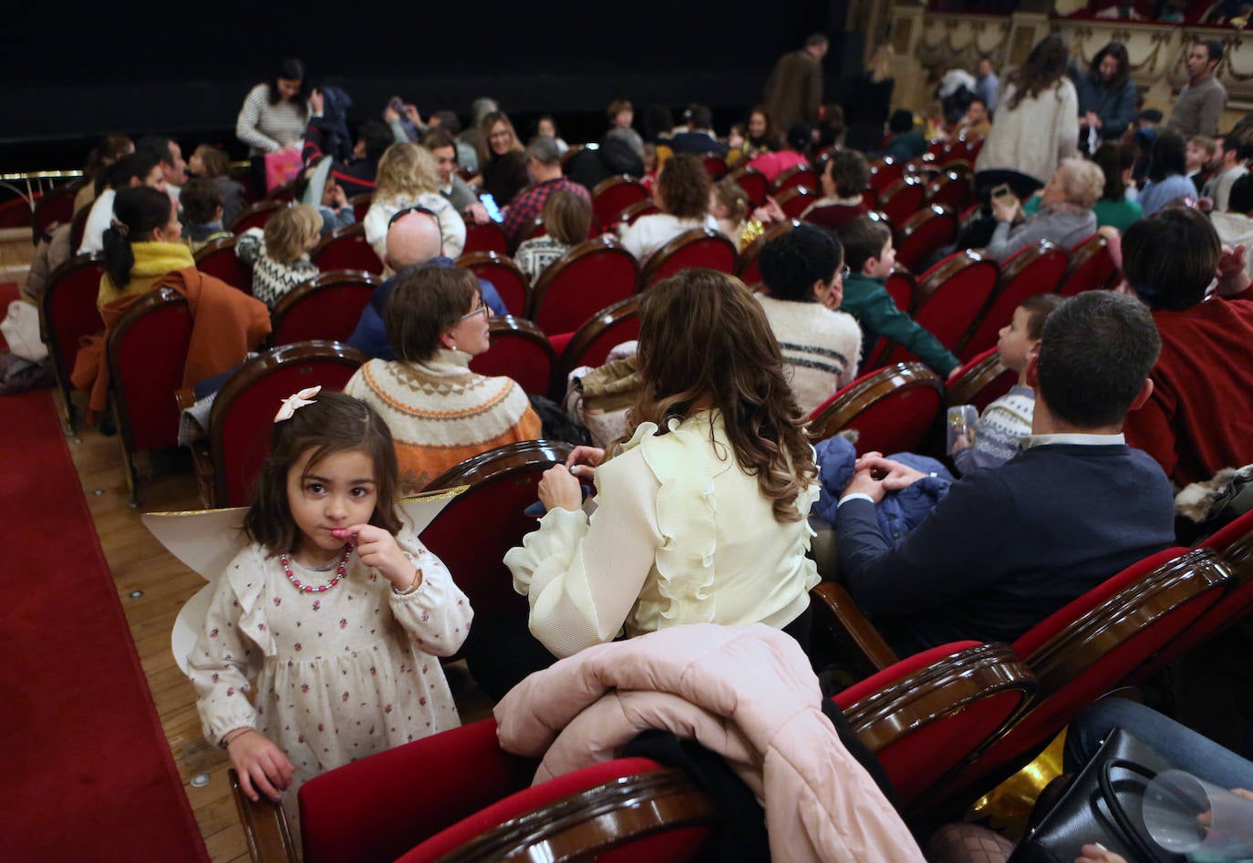 Fotos: La Cenicienta cautiva a los más pequeños a ritmo de ópera