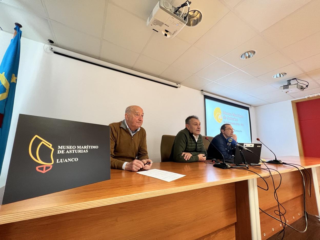 José Ramón García, Jorge Suárez y Néstor Alonso durante la presentación del programa por el 75 aniversario. 