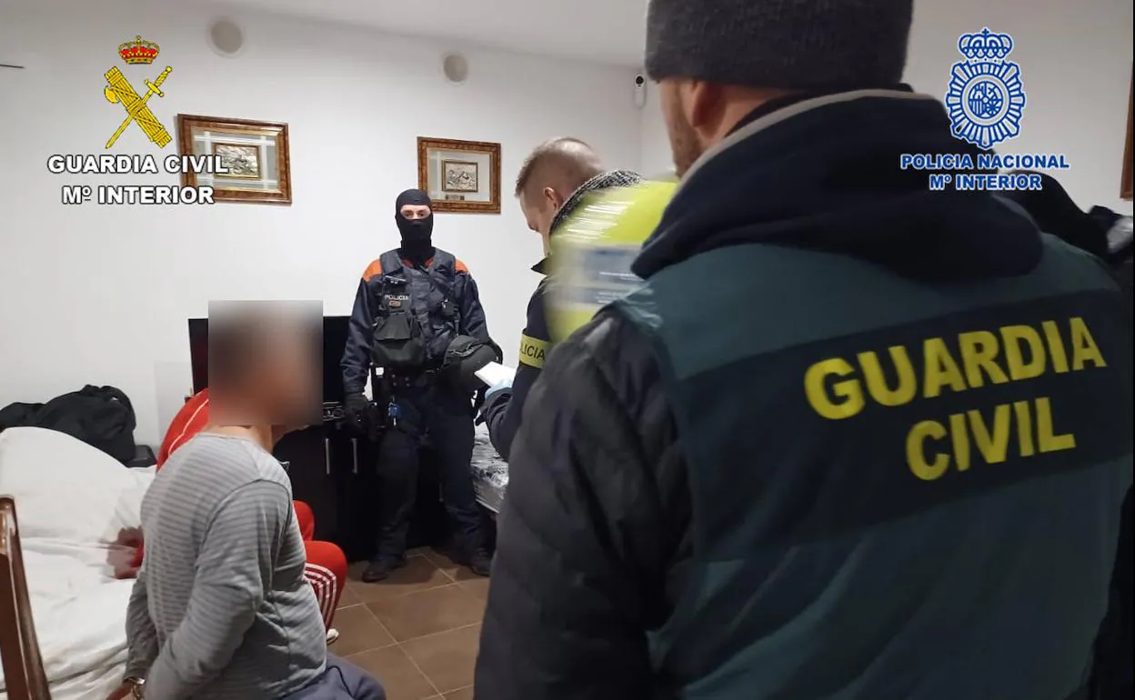 Cae un grupo criminal en Barcelona que cometió robos en viviendas de Gijón y Villaviciosa