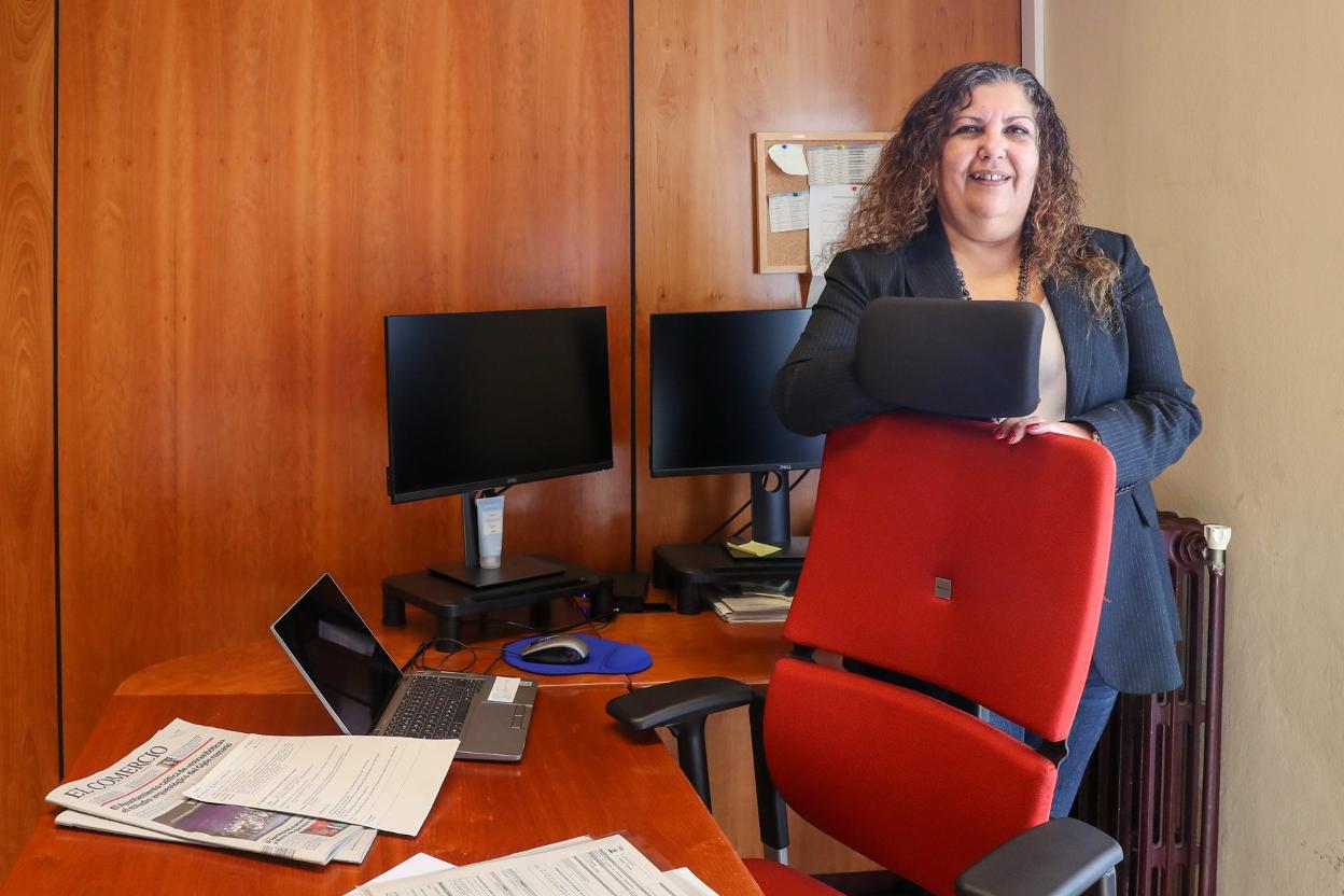 La concejala Marina Pineda, durante la entrevista en su despacho en el Ayuntamiento. 