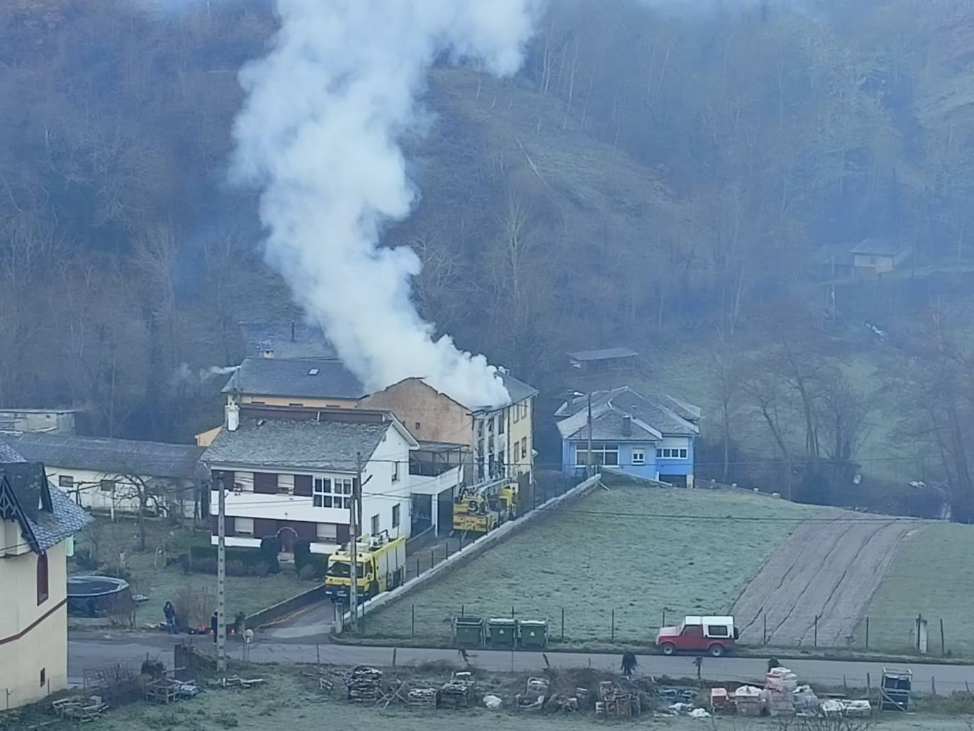 Fotos: Trágico incendio en una vivienda en Cangas del Narcea