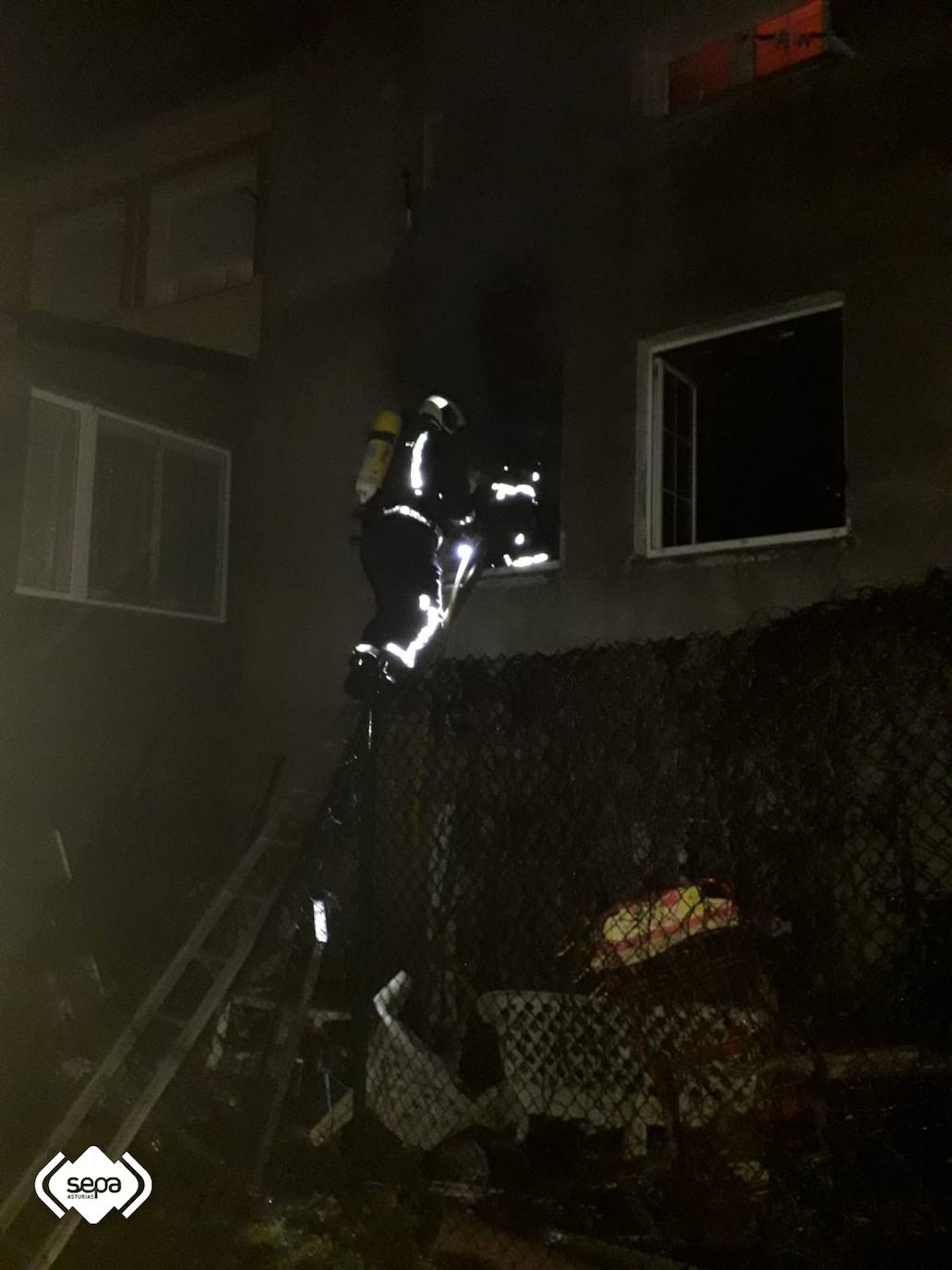 Fotos: Trágico incendio en una vivienda en Cangas del Narcea