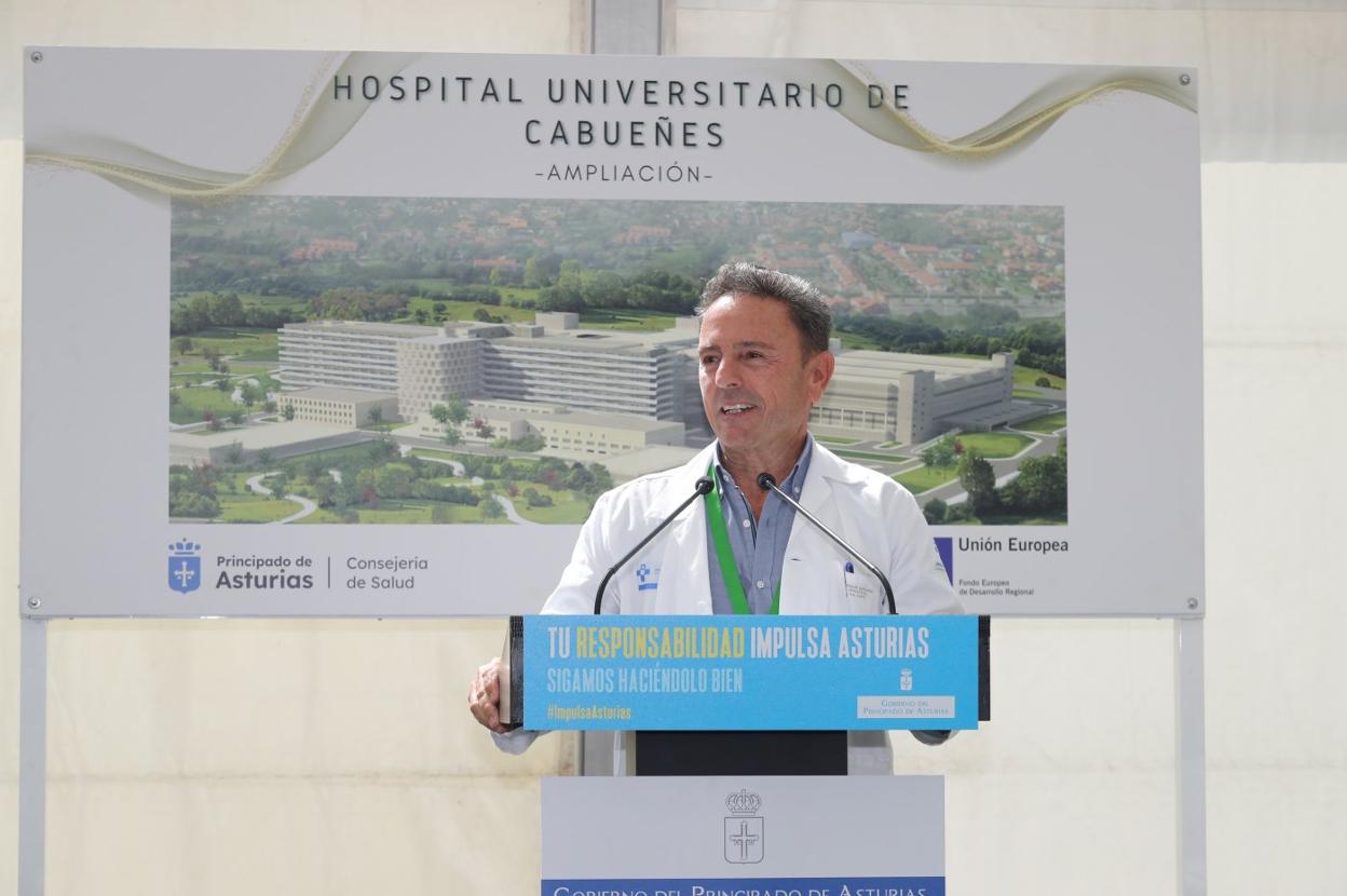 Manuel Bayona, el pasado septiembre, en la presentación de las obras de ampliación del Hospital de Cabueñes. 