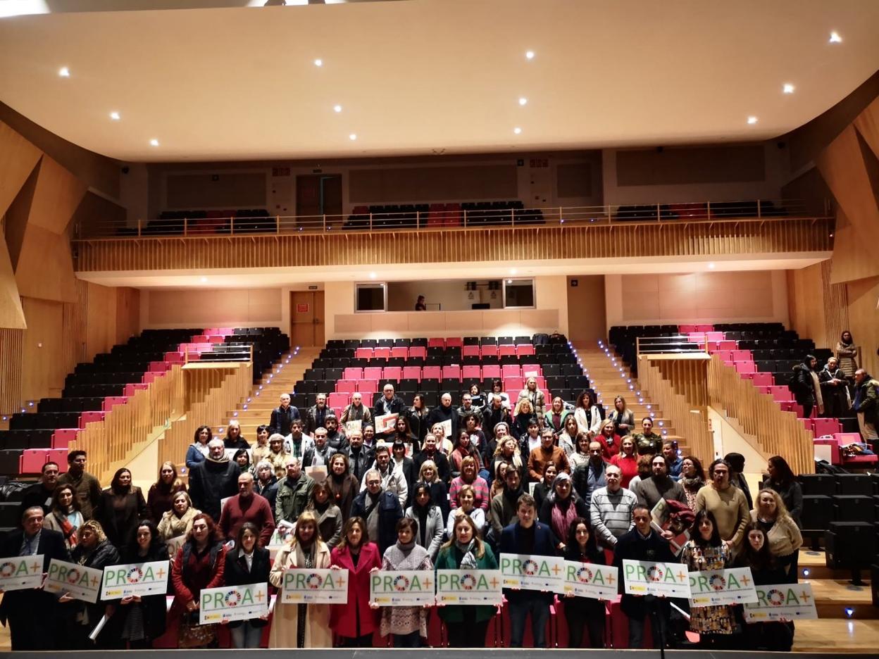 Los representantes de los centros que participan en el programa Proa+. 