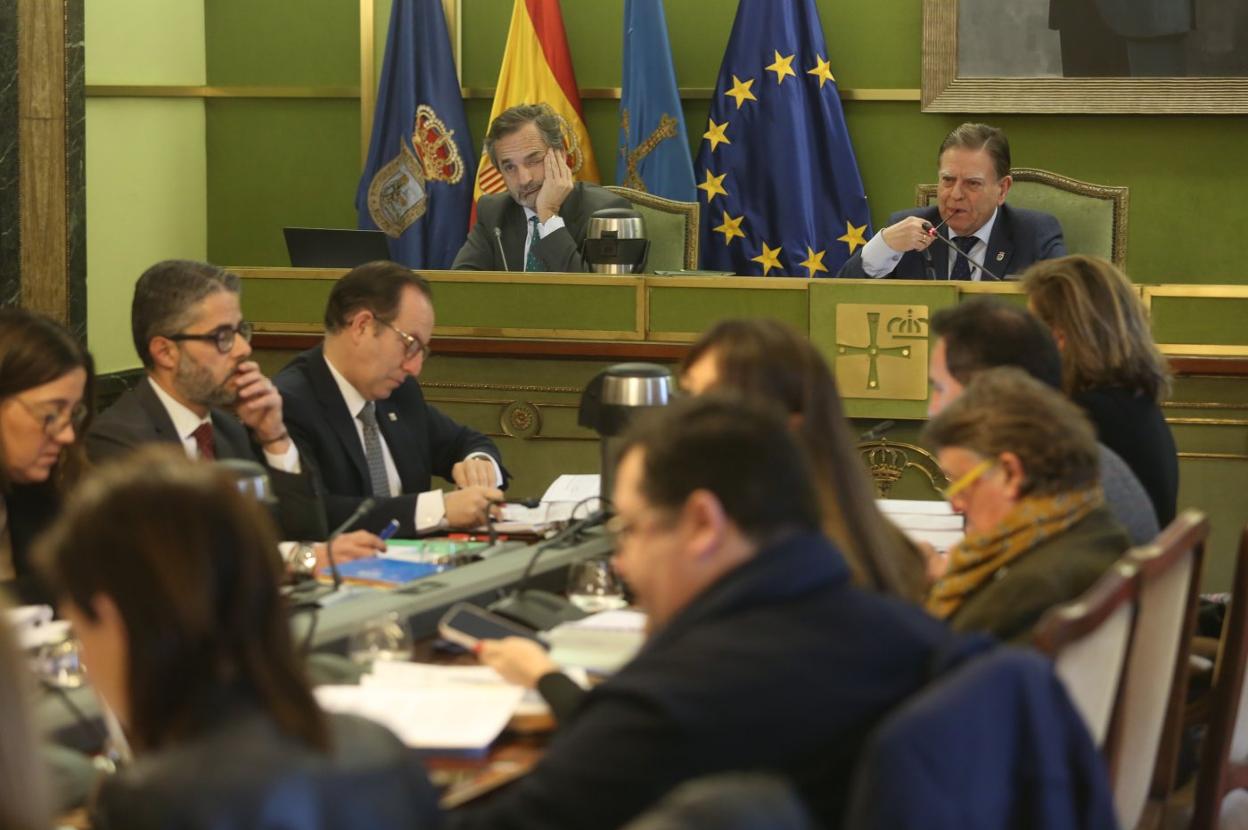 Un momento del Pleno celebrado ayer por la mañana en el Ayuntamiento. 