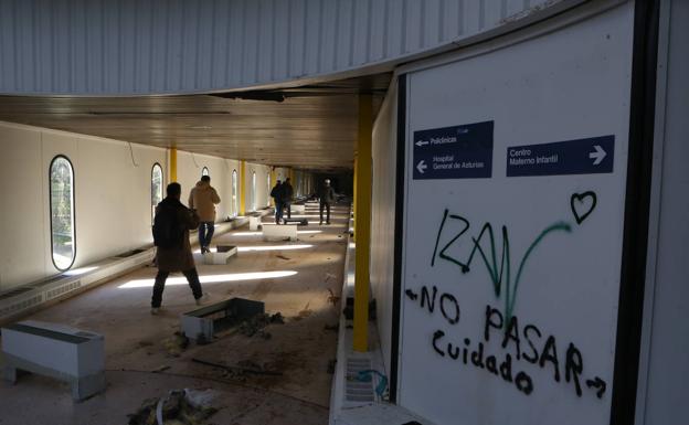 Vandalismo en Oviedo: El deterioro del antiguo HUCA aumenta cada día