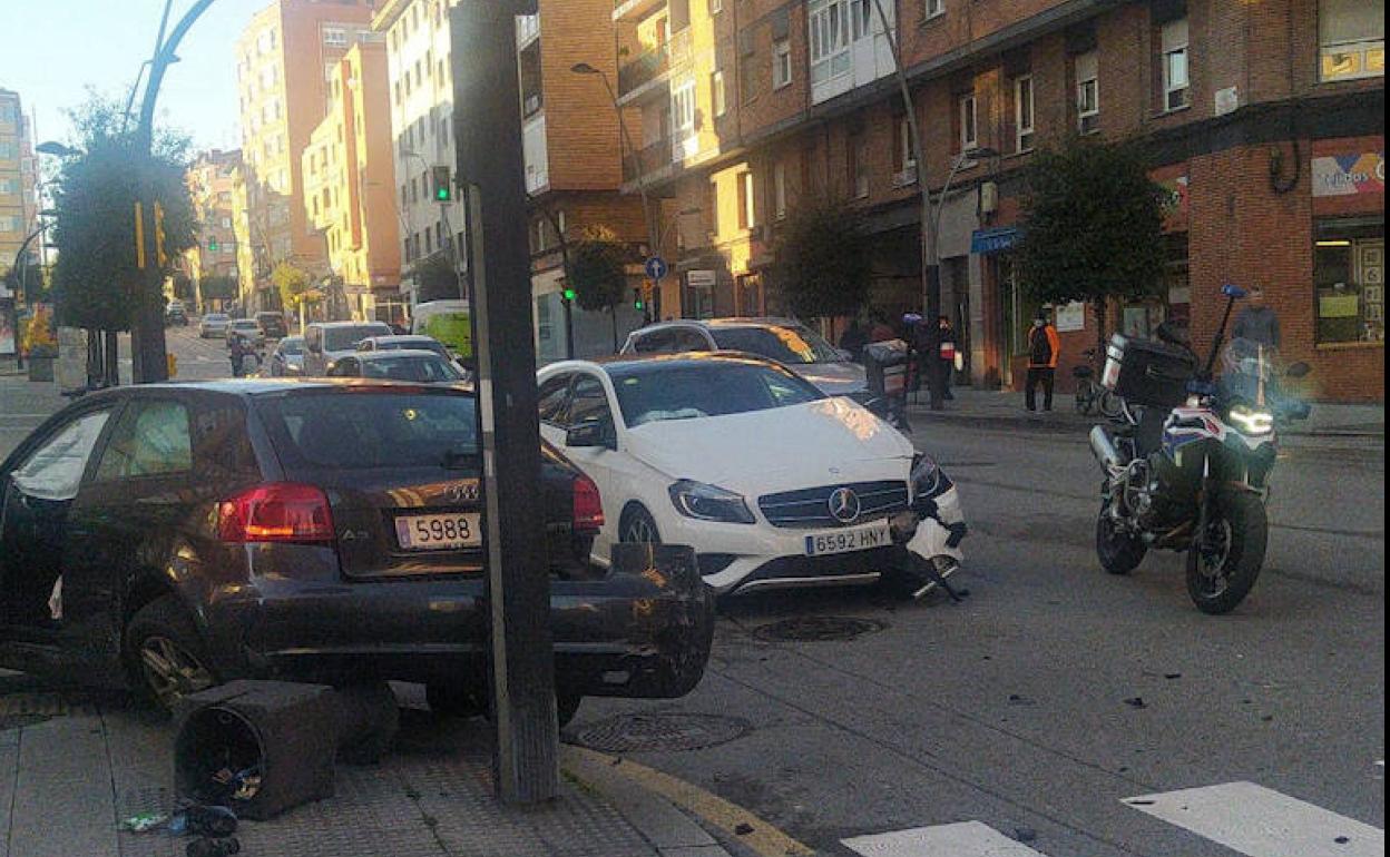 Colisión entre dos vehículos en Gijón. 