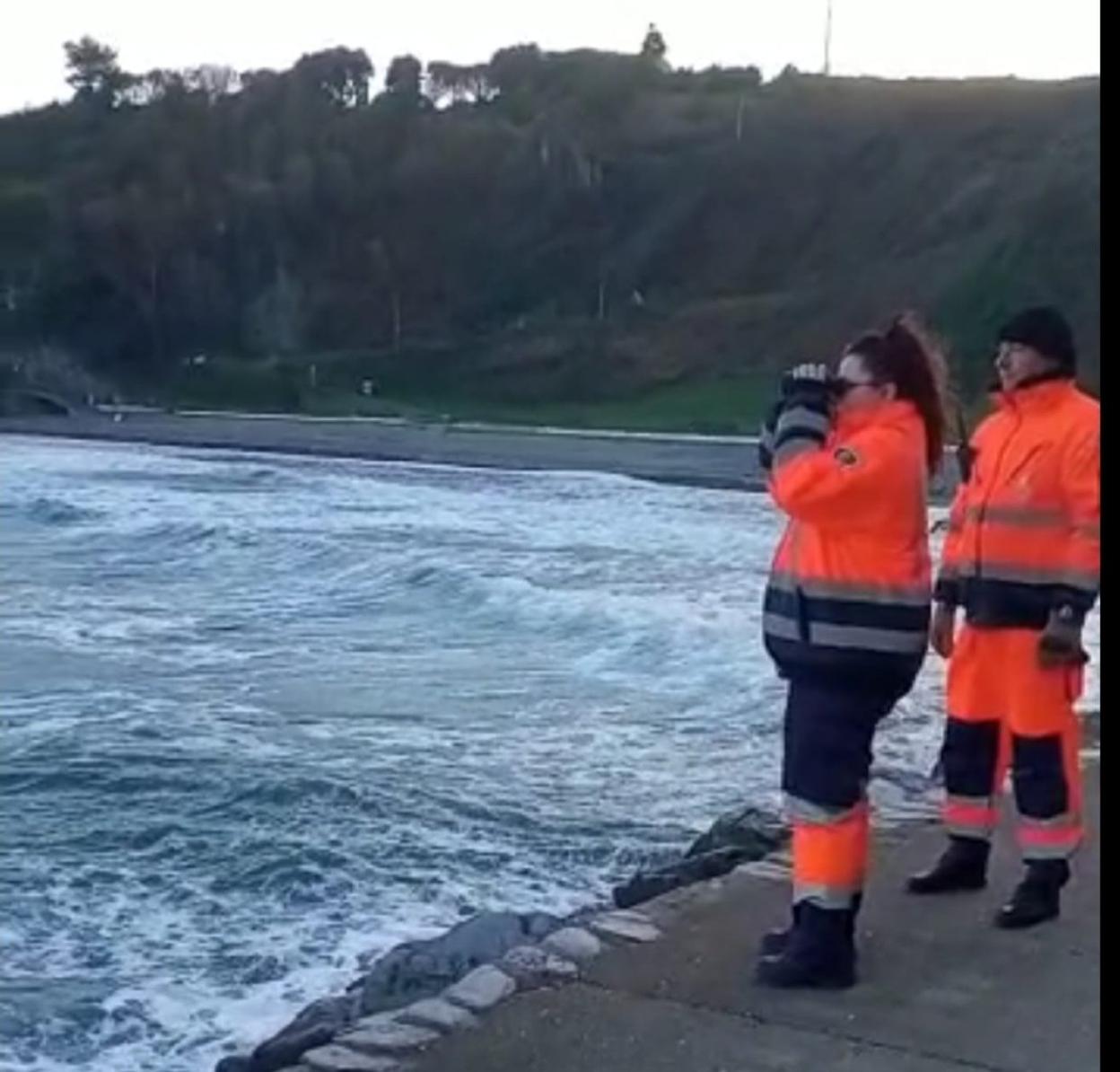 Miembros de Protección Civil de Valdés, durante el dispositivo. 