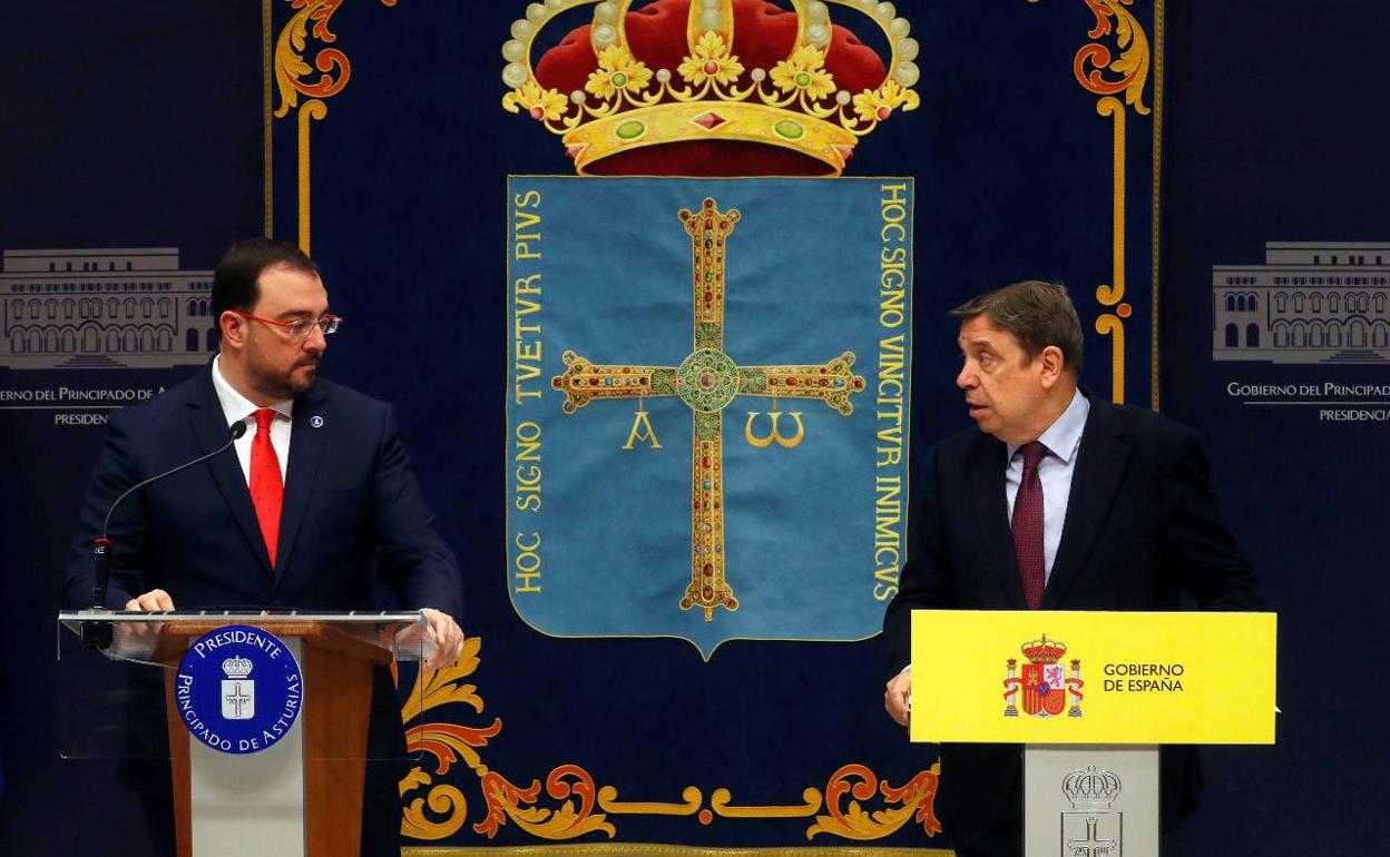 El presidente del Principado, Adrián Barbón y el ministro de Agricultura, Luis Planas.