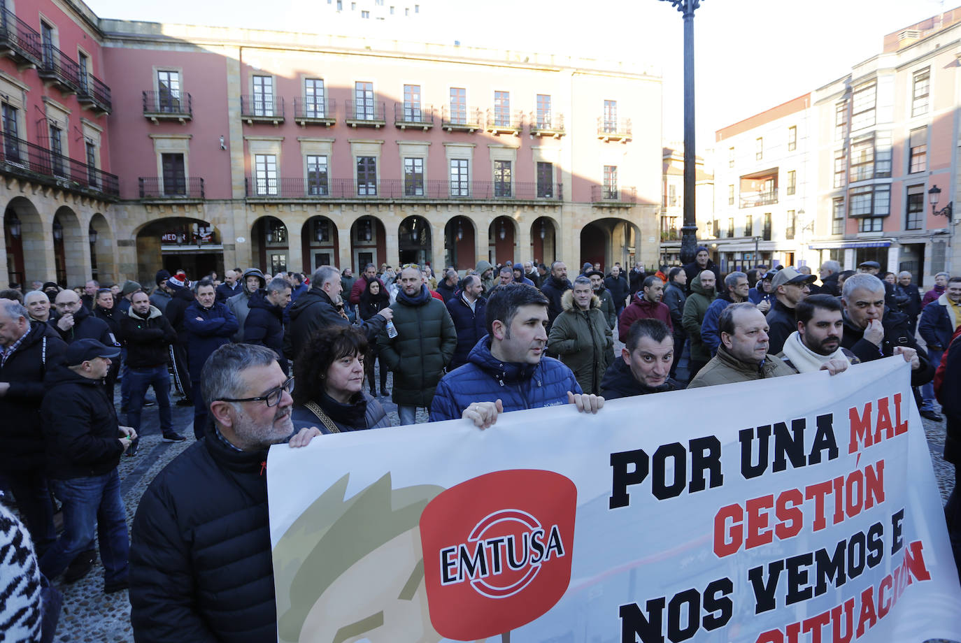 Fotos: Protesta en Gijón de los trabajadores de EMTUSA