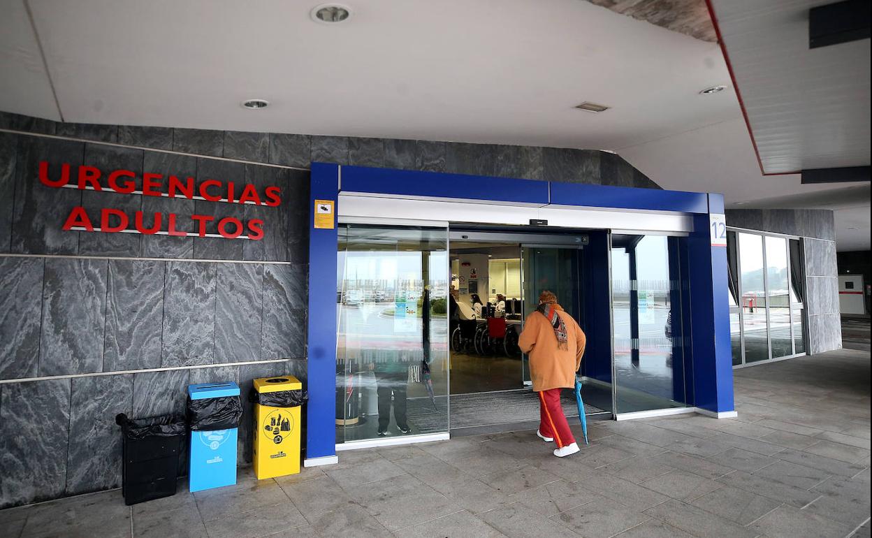 El hombre fue trasladado en helicóptero al HUCA.