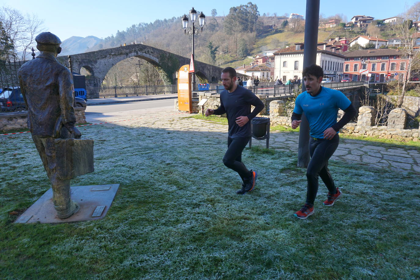 Fotos: Seiscientos corredores con «ganas de barro» en Cangas