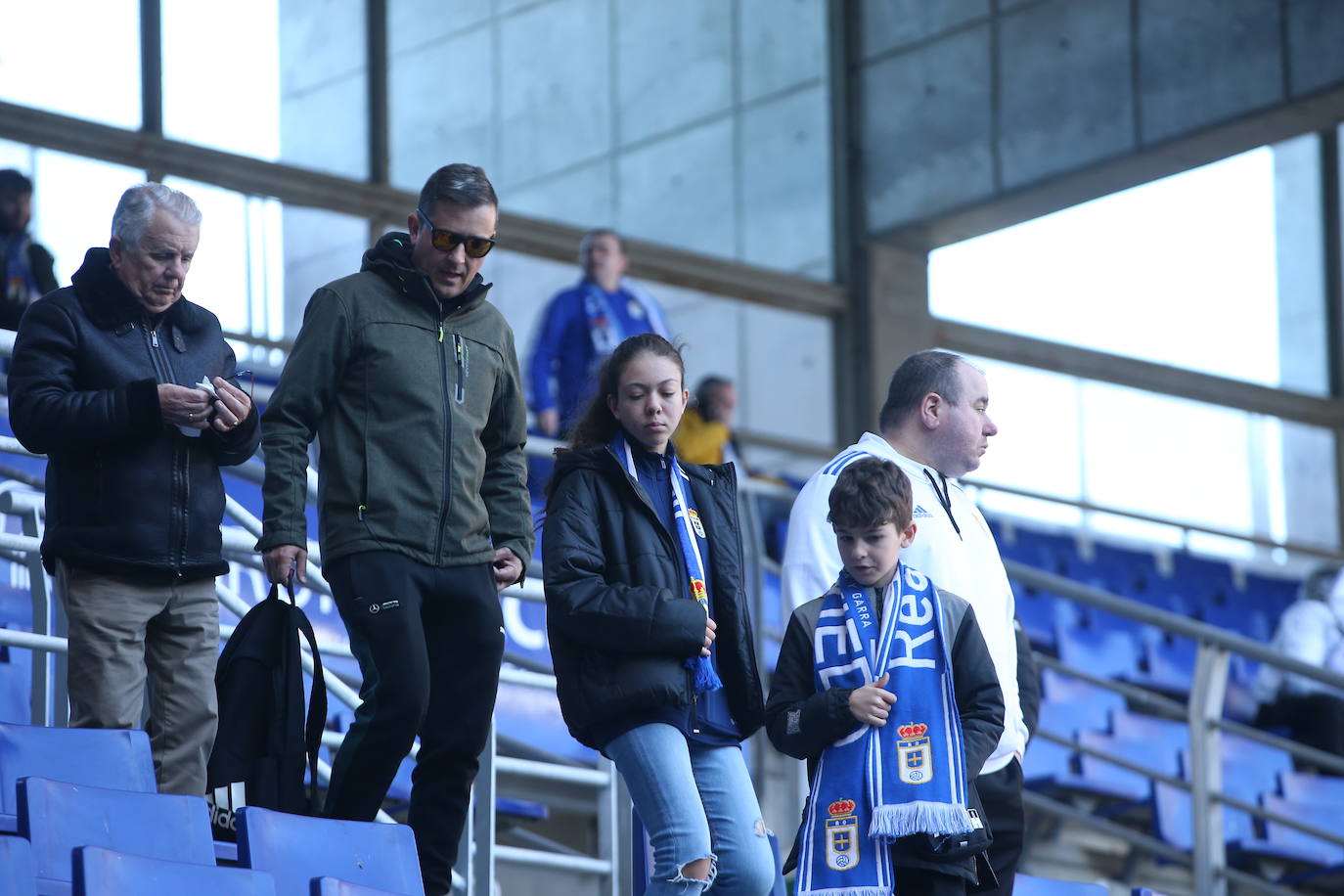 Fotos: ¿Estuviste en el Real Oviedo - Burgos? ¡Búscate en el Carlos Tartiere!