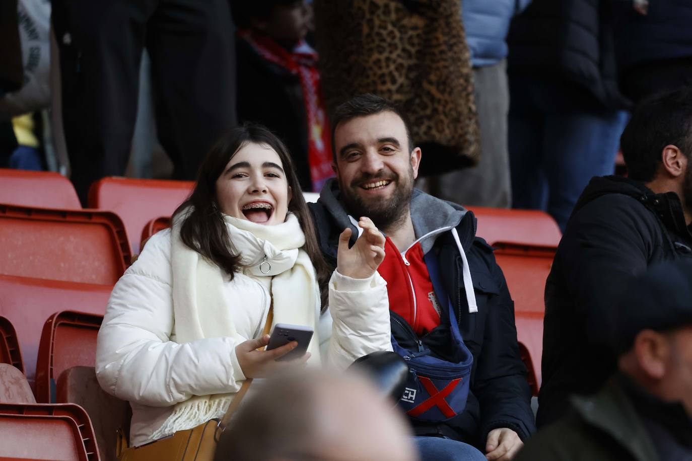 Fotos: ¿Estuviste en el Sporting - Huesca? ¡Búscate en El Molinón!