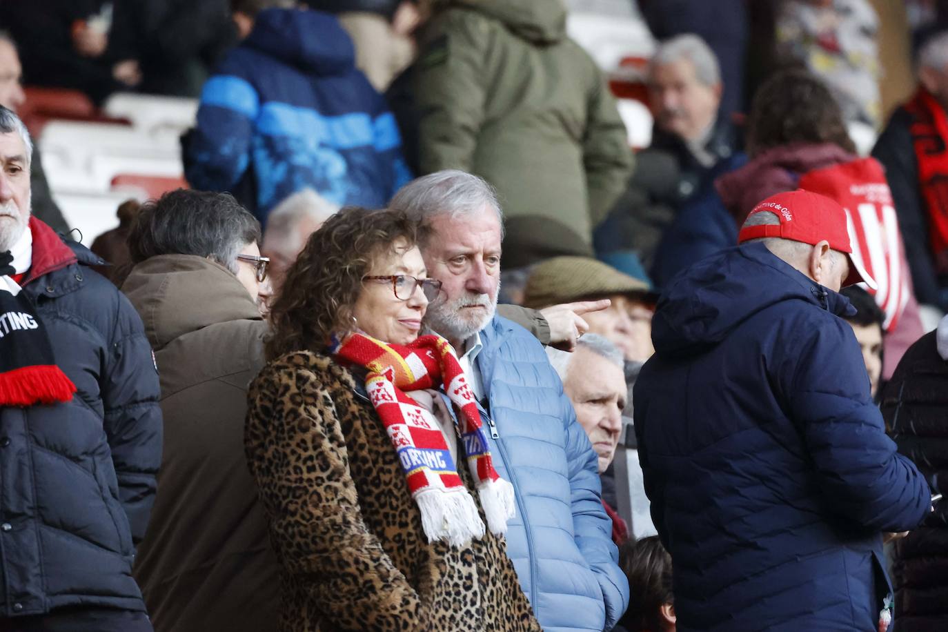 Fotos: ¿Estuviste en el Sporting - Huesca? ¡Búscate en El Molinón!