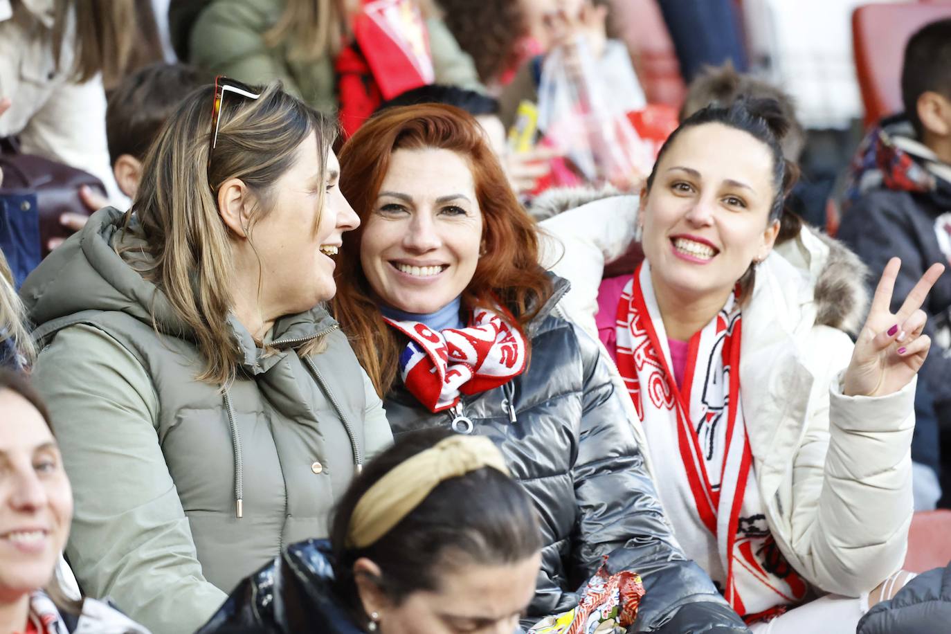 Fotos: ¿Estuviste en el Sporting - Huesca? ¡Búscate en El Molinón!