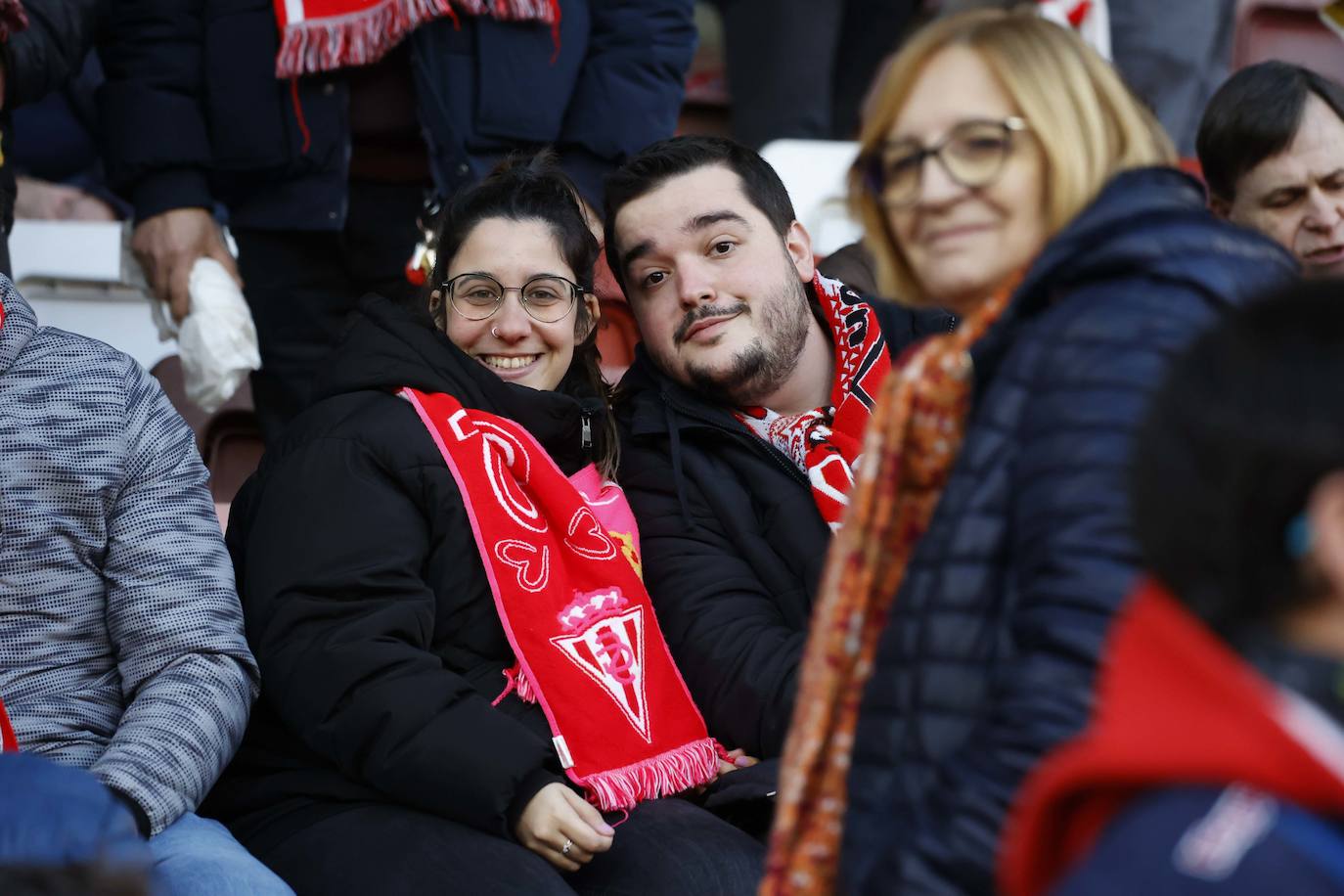 Fotos: ¿Estuviste en el Sporting - Huesca? ¡Búscate en El Molinón!