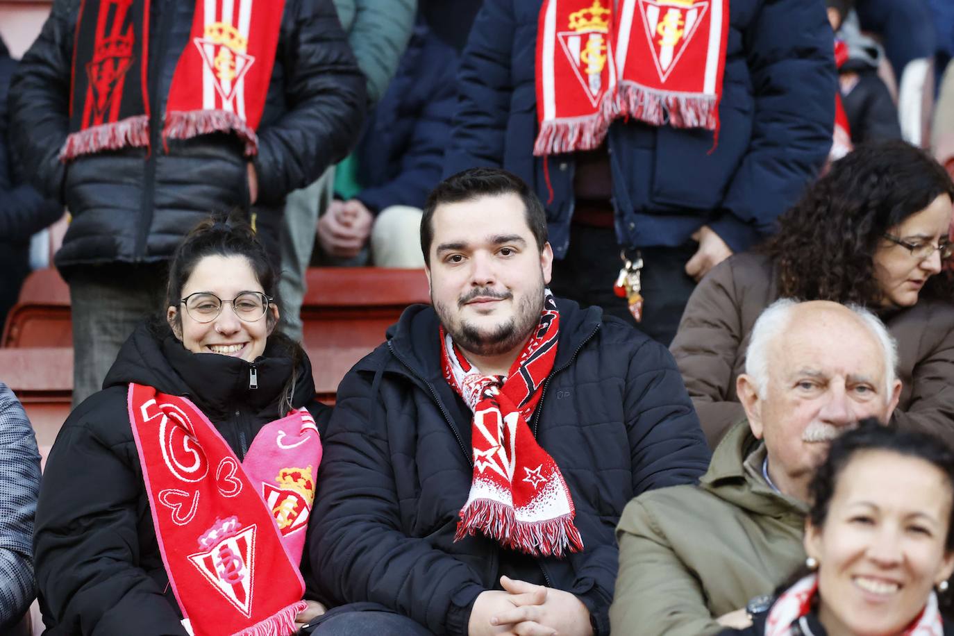 Fotos: ¿Estuviste en el Sporting - Huesca? ¡Búscate en El Molinón!