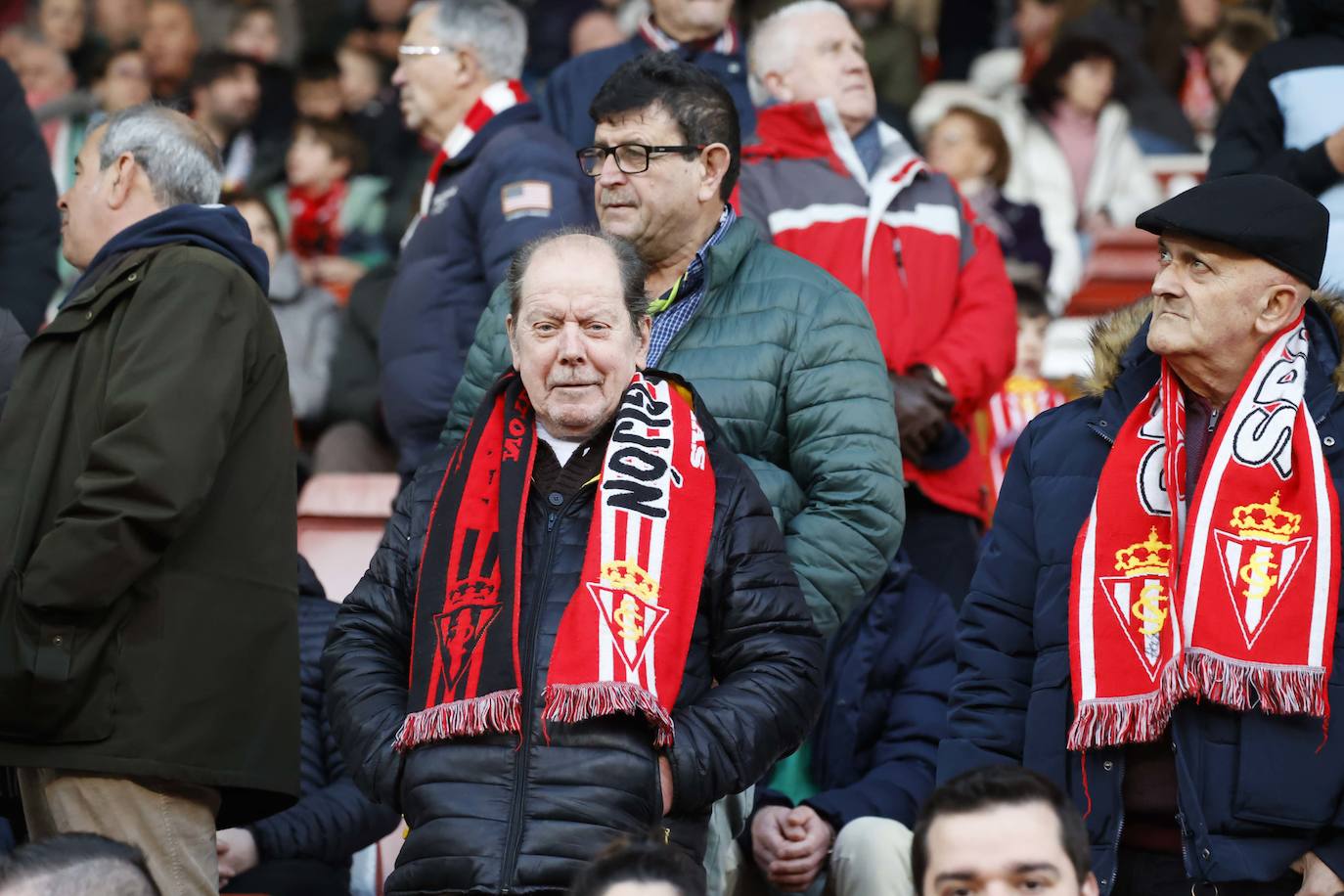 Fotos: ¿Estuviste en el Sporting - Huesca? ¡Búscate en El Molinón!