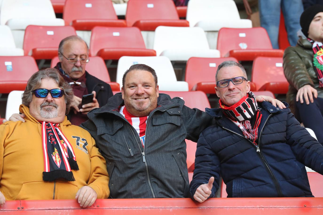 Fotos: ¿Estuviste en el Sporting - Huesca? ¡Búscate en El Molinón!