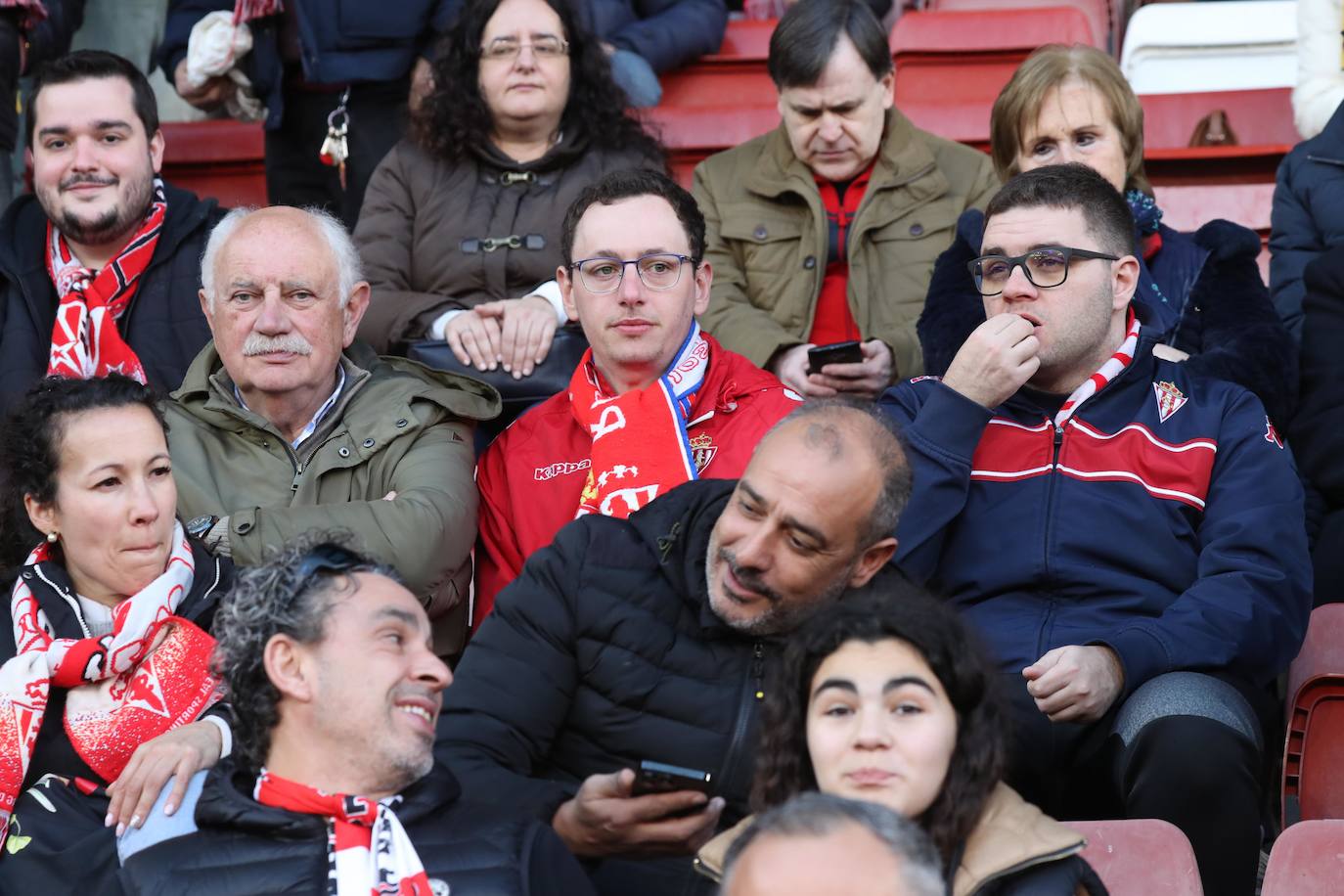 Fotos: ¿Estuviste en el Sporting - Huesca? ¡Búscate en El Molinón!