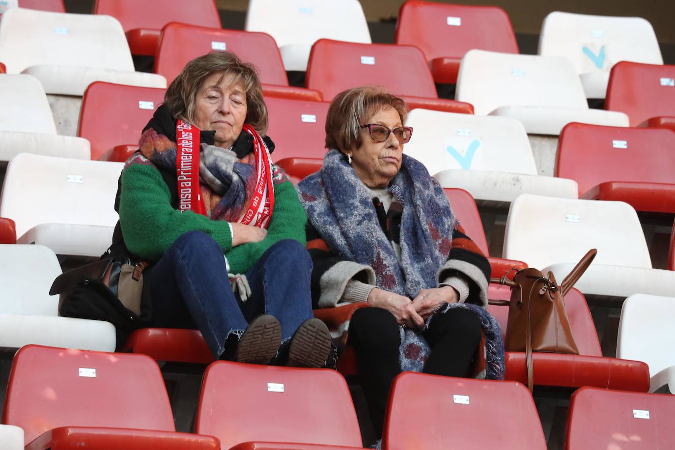 Fotos: ¿Estuviste en el Sporting - Huesca? ¡Búscate en El Molinón!