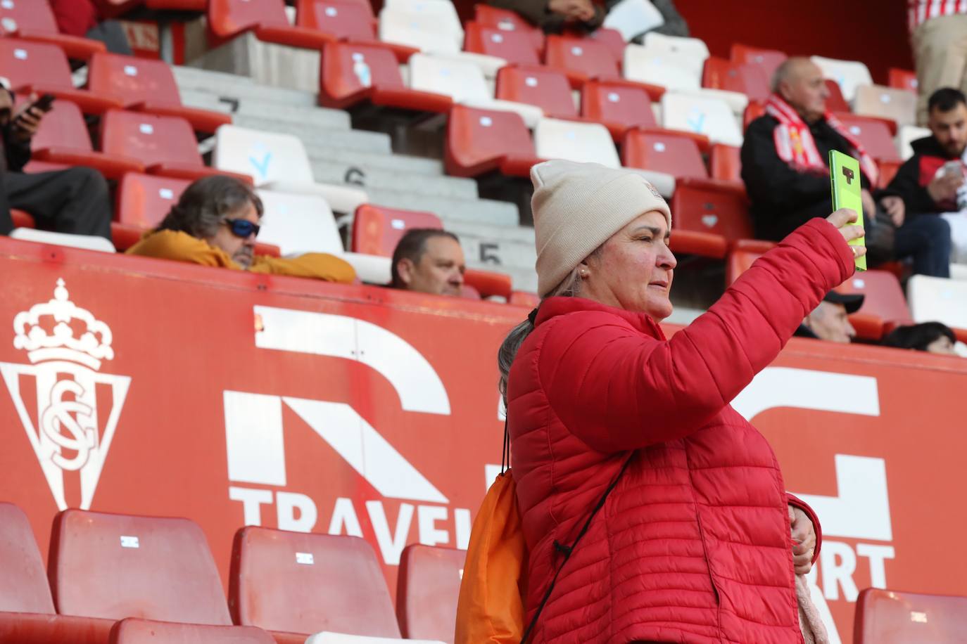 Fotos: ¿Estuviste en el Sporting - Huesca? ¡Búscate en El Molinón!