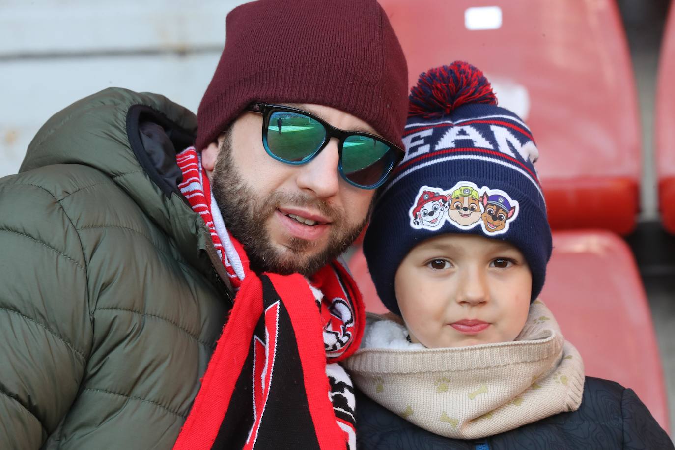 Fotos: ¿Estuviste en el Sporting - Huesca? ¡Búscate en El Molinón!