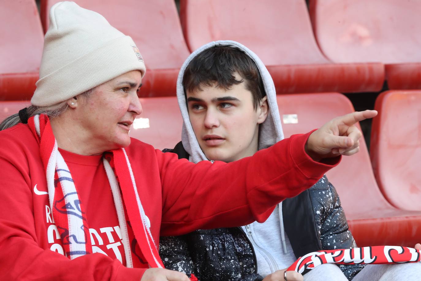 Fotos: ¿Estuviste en el Sporting - Huesca? ¡Búscate en El Molinón!