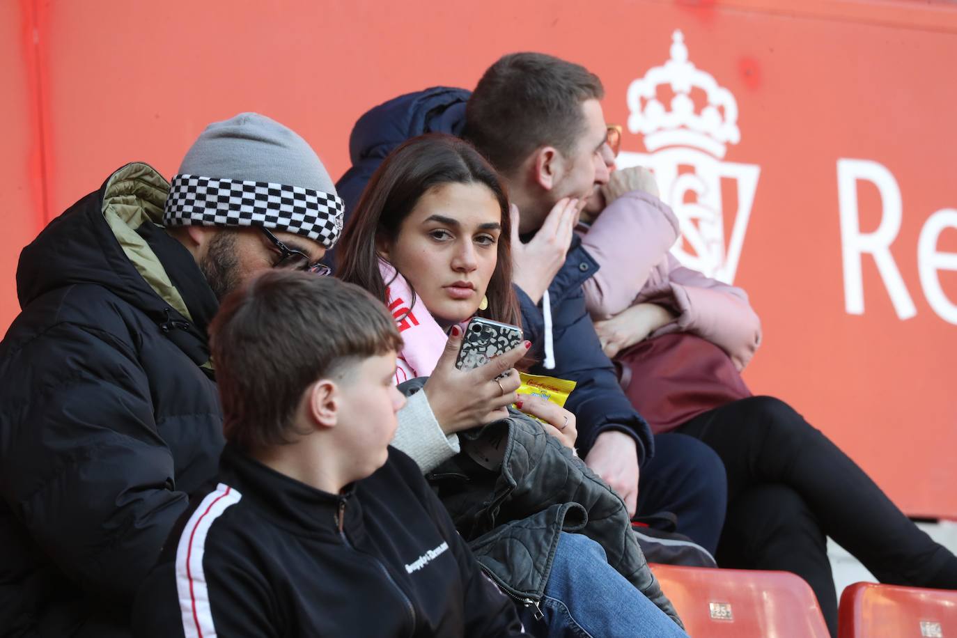 Fotos: ¿Estuviste en el Sporting - Huesca? ¡Búscate en El Molinón!