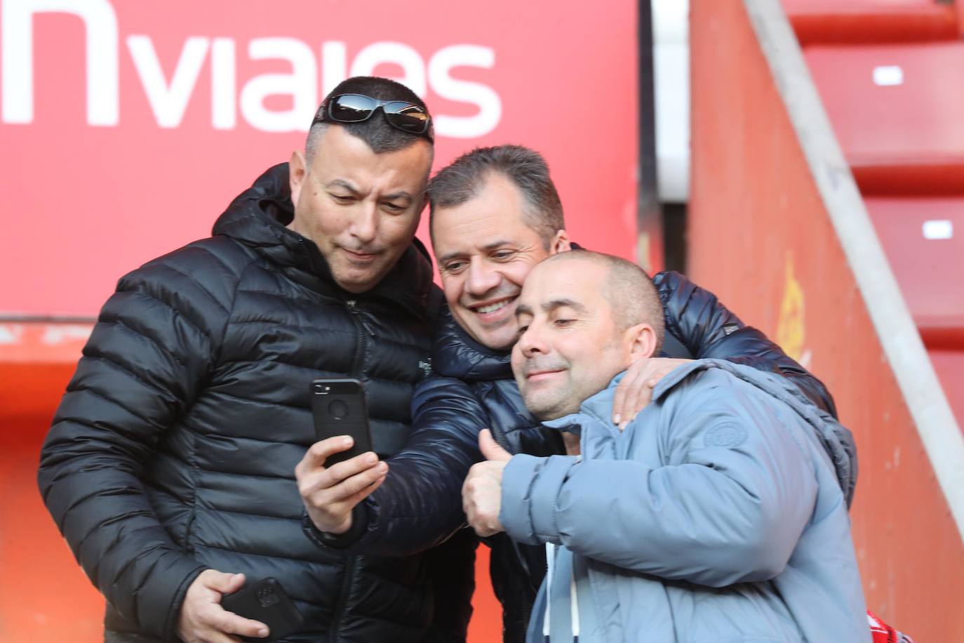 Fotos: ¿Estuviste en el Sporting - Huesca? ¡Búscate en El Molinón!