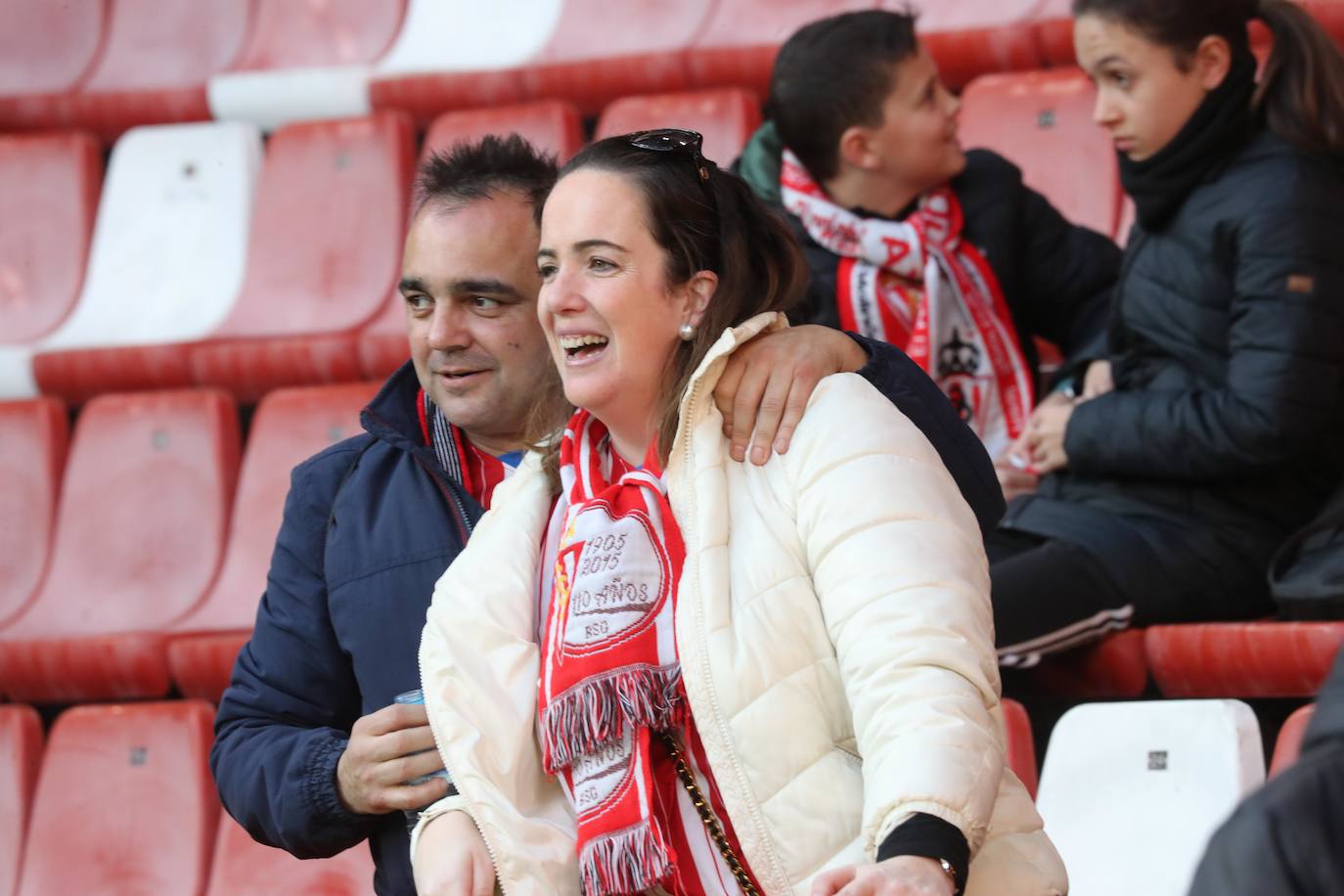 Fotos: ¿Estuviste en el Sporting - Huesca? ¡Búscate en El Molinón!