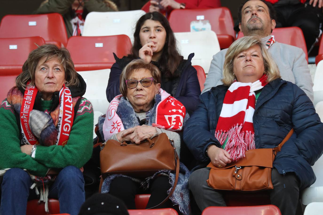 Fotos: ¿Estuviste en el Sporting - Huesca? ¡Búscate en El Molinón!