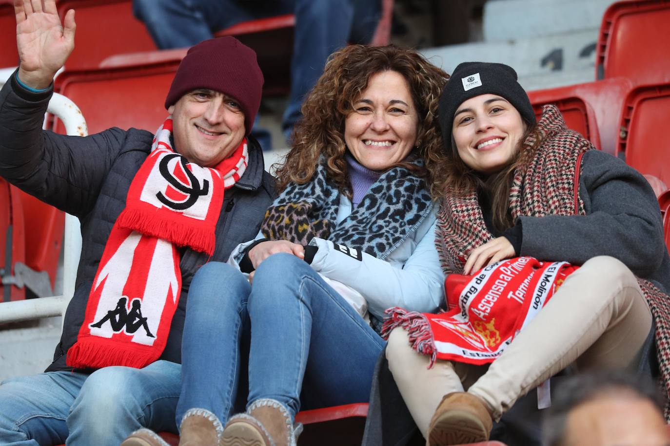 Fotos: ¿Estuviste en el Sporting - Huesca? ¡Búscate en El Molinón!