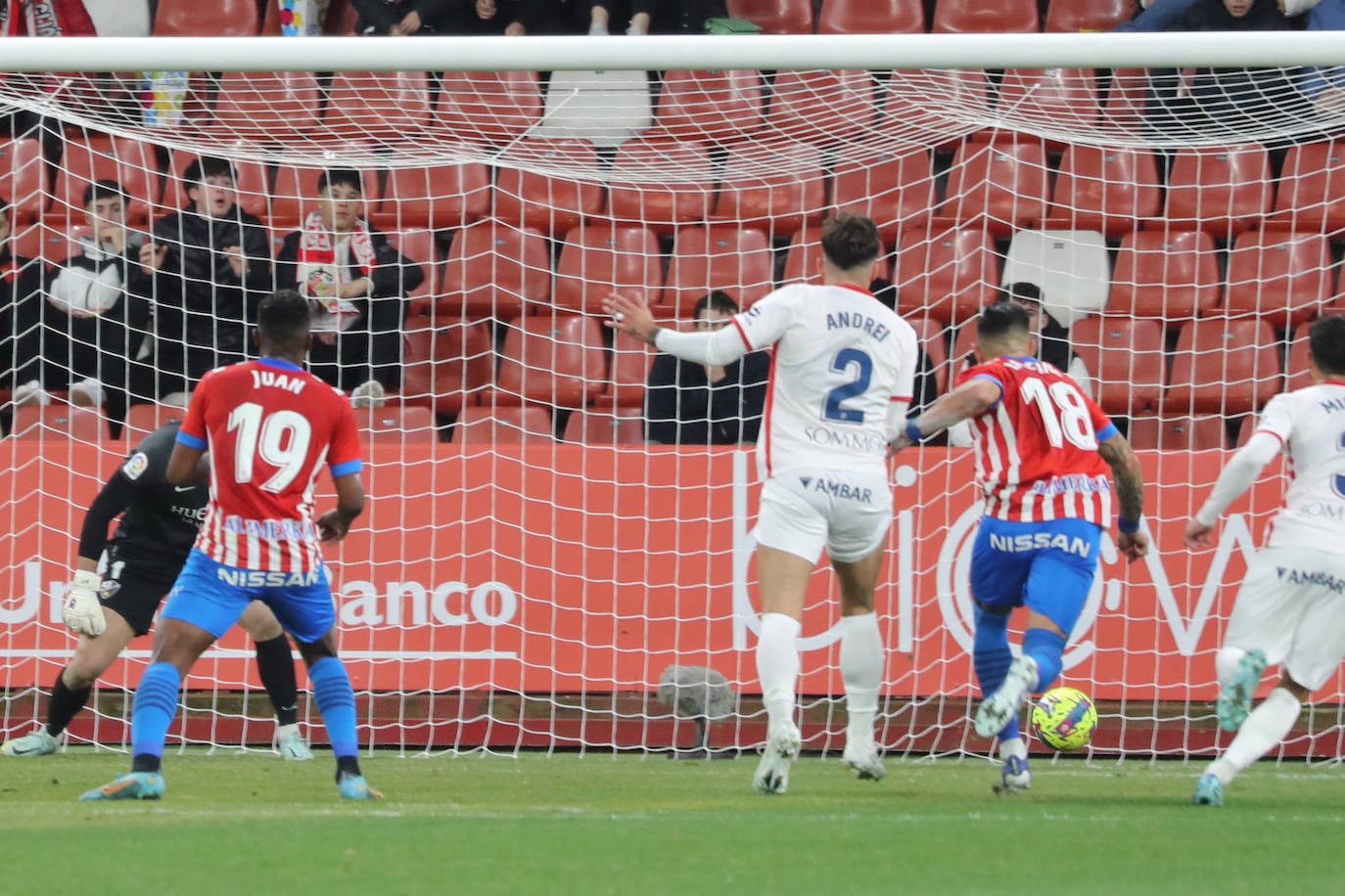 Fotos: Las mejores imágenes del Sporting 1-1 Huesca