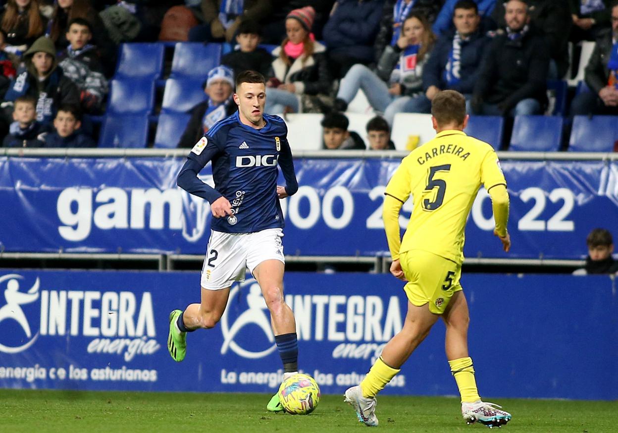 Bretones conduce un balón por la banda en el encuentro del pasado domingo ante el Burgos.