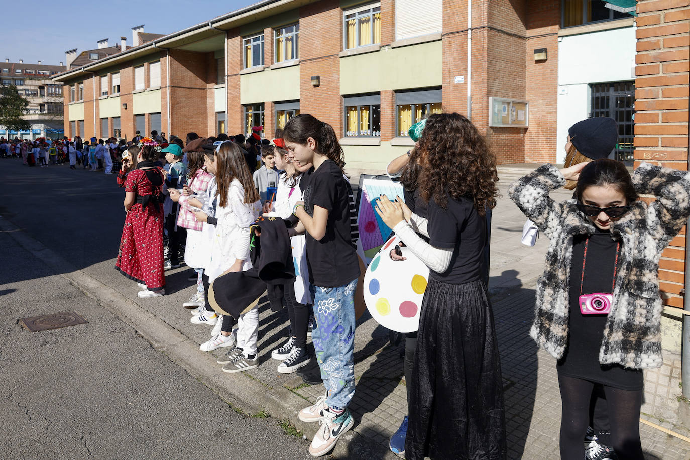 Fotos: El carnaval más colorido en los colegios asturianos