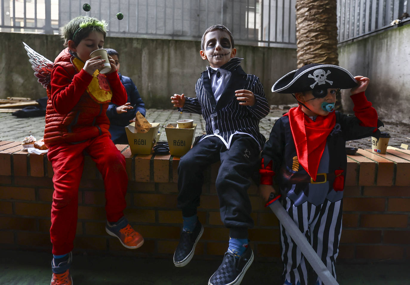 Fotos: El carnaval más colorido en los colegios asturianos