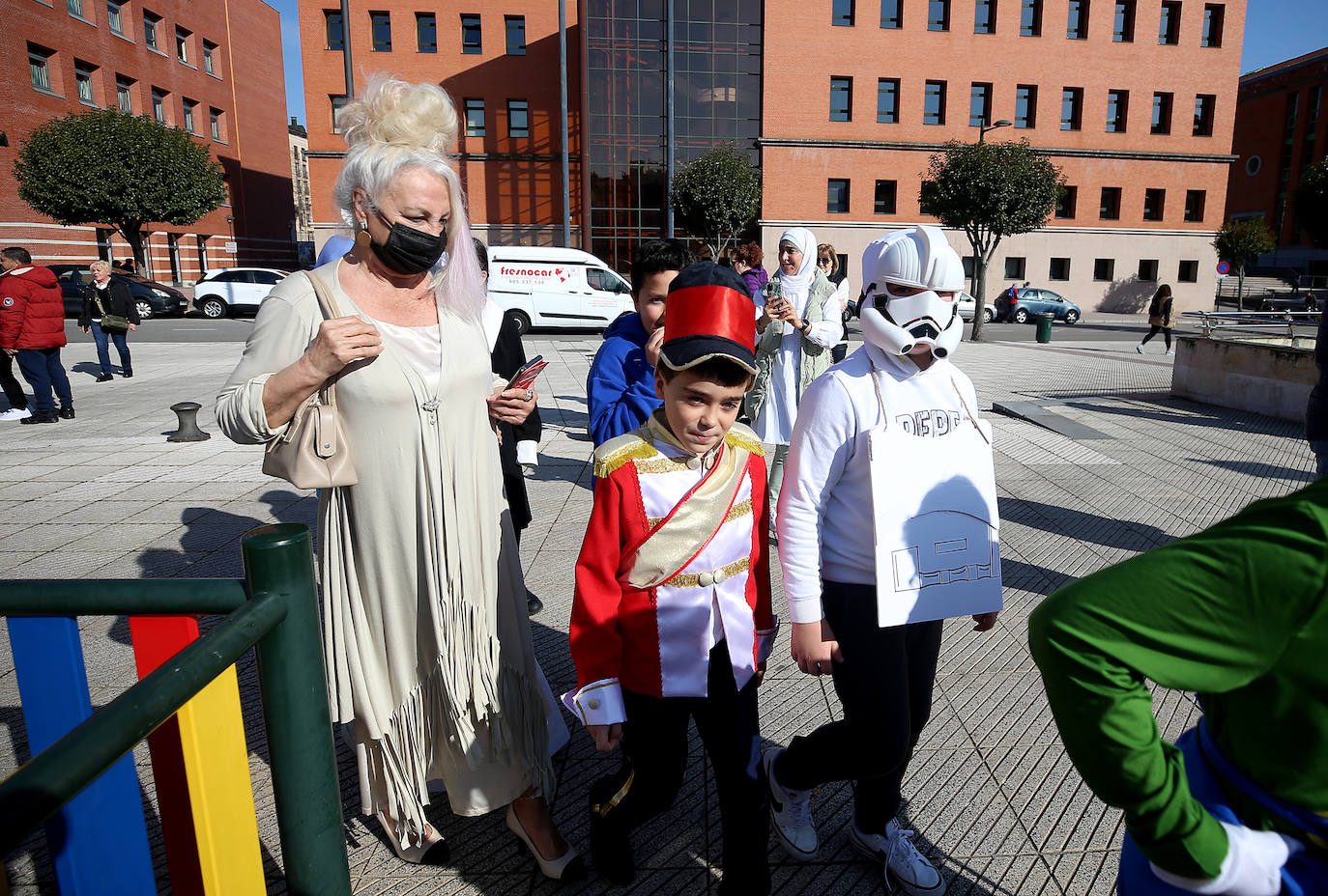 Fotos: El carnaval más colorido en los colegios asturianos