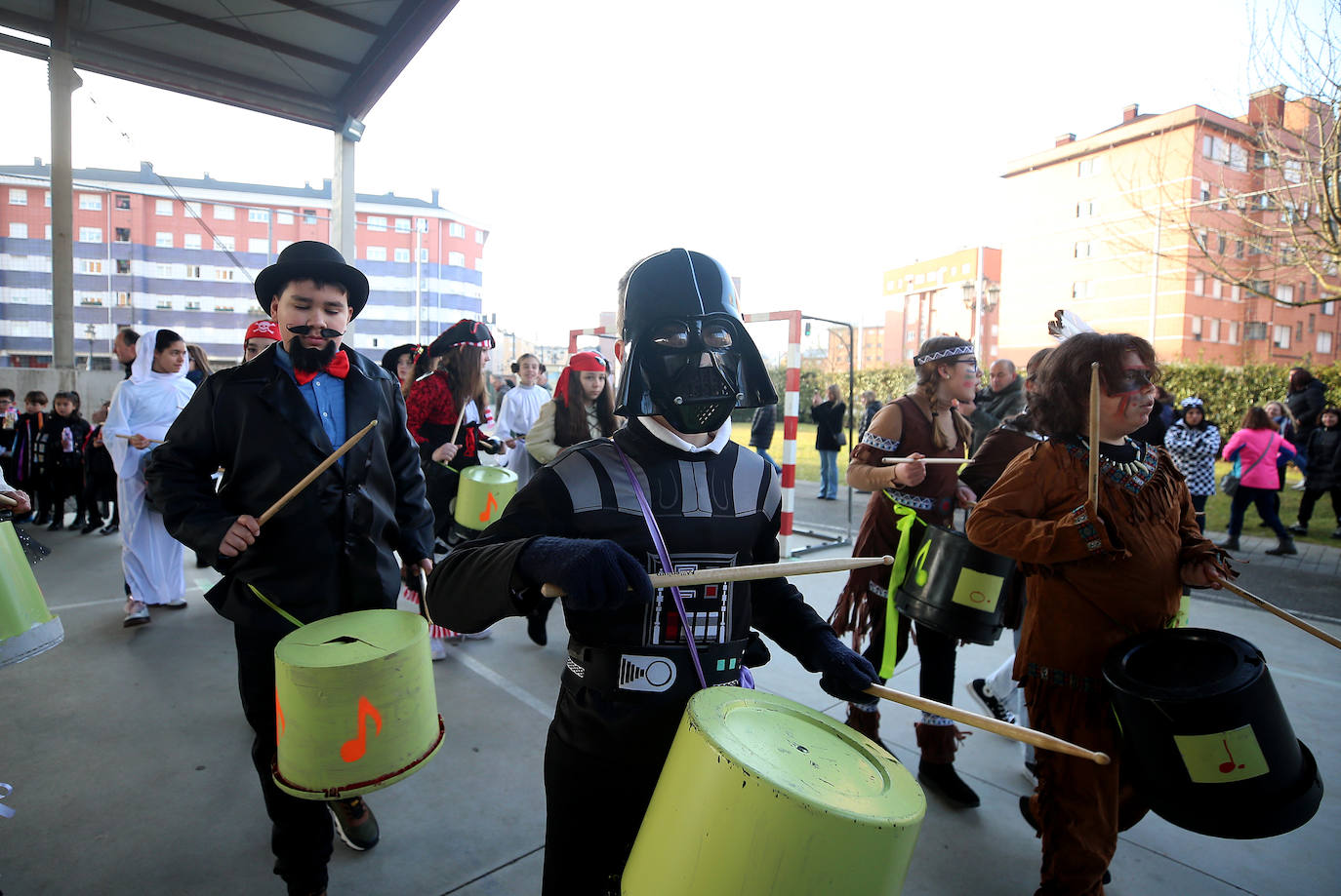 Fotos: El carnaval más colorido en los colegios asturianos