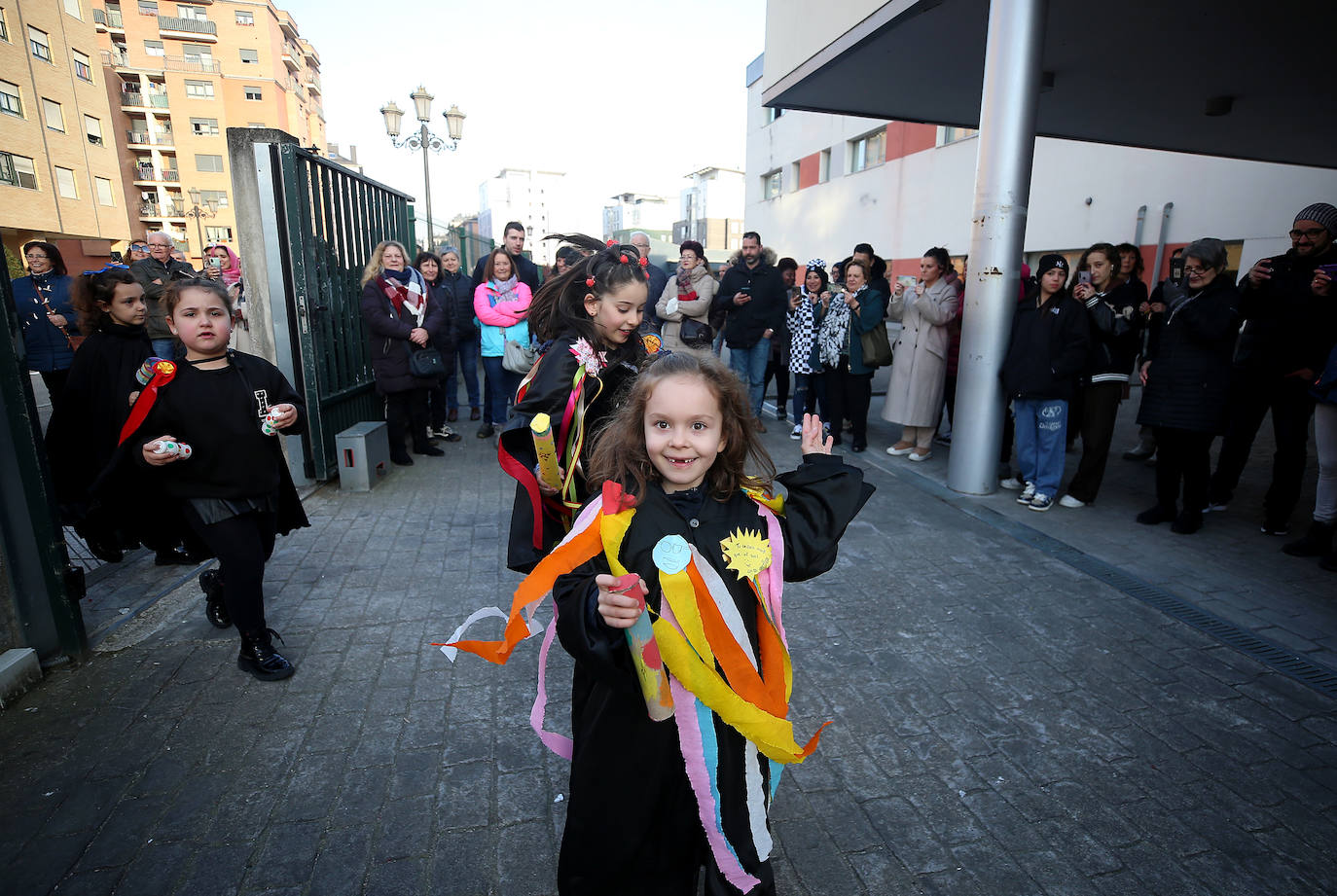 Fotos: El carnaval más colorido en los colegios asturianos