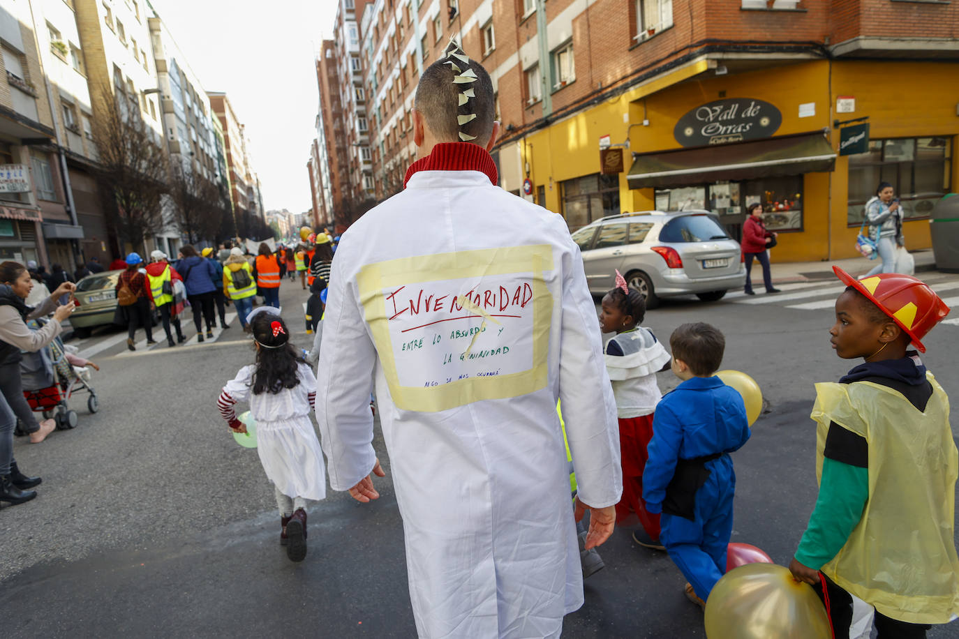 Fotos: El carnaval más colorido en los colegios asturianos