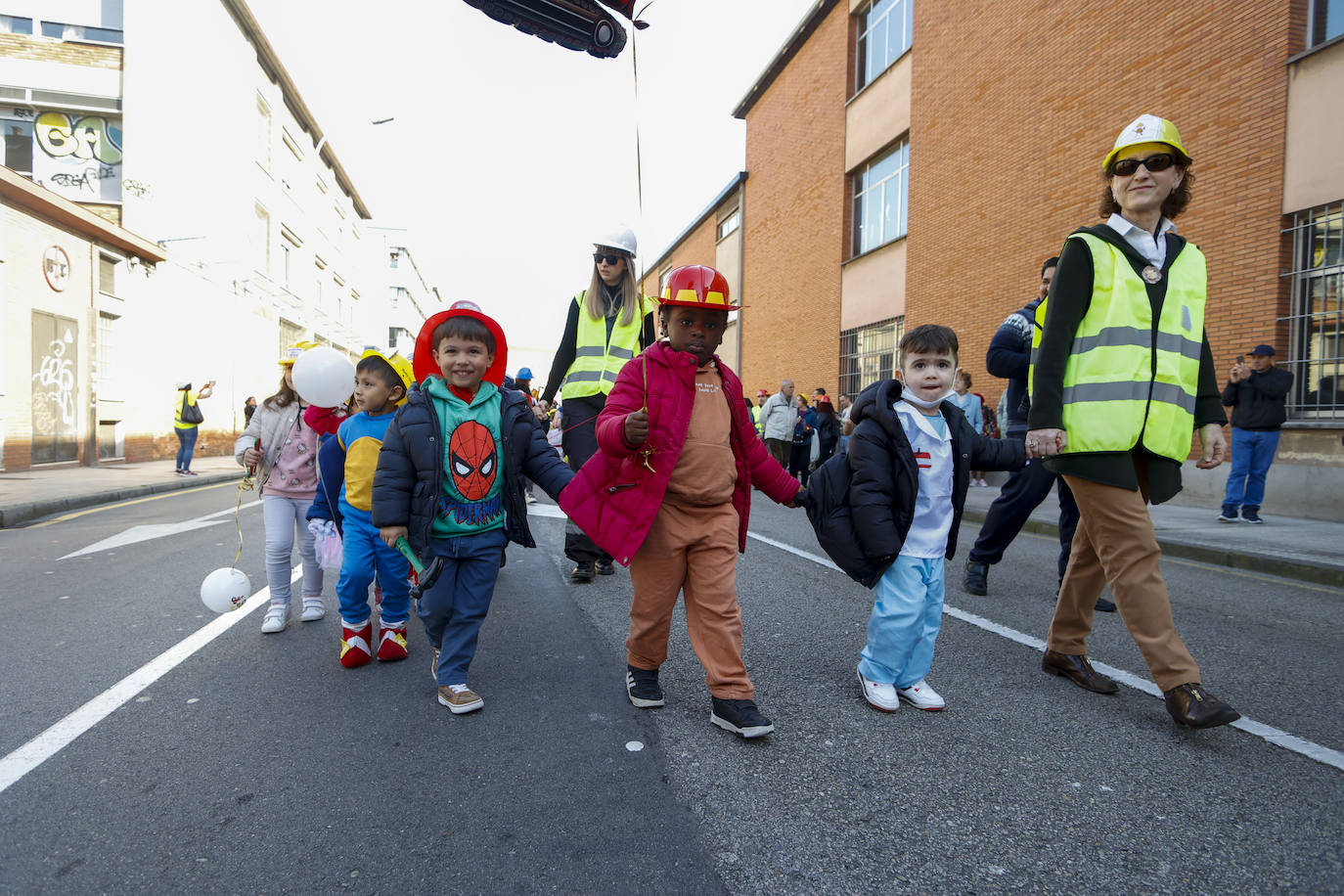 Fotos: El carnaval más colorido en los colegios asturianos