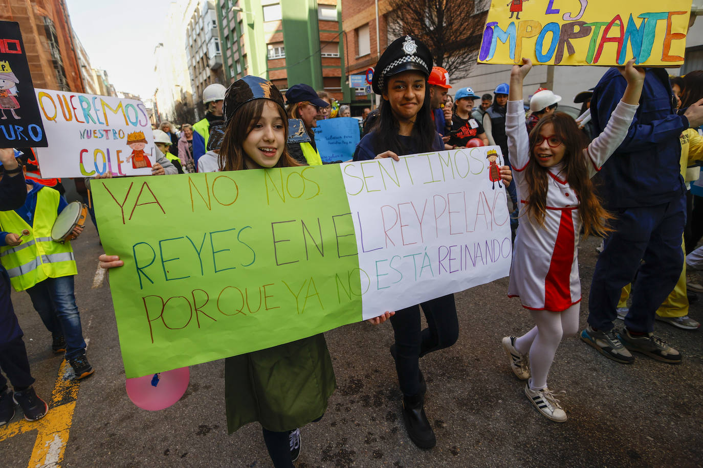 Fotos: El carnaval más colorido en los colegios asturianos